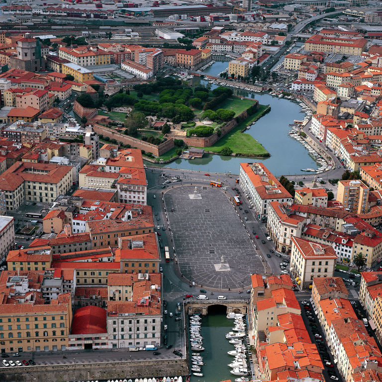 Livorno, Piazza della Repubblica e Fortezza Nuova