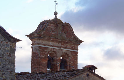 Campanile a Lucignano