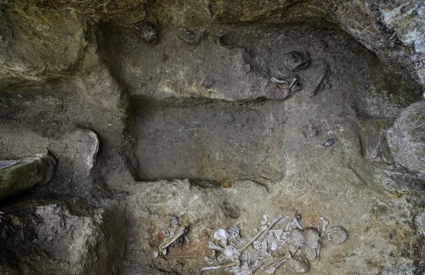 Casenovole, Tomba delle foglie d'oro