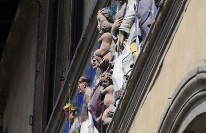 Fregio in terracotta robbiana