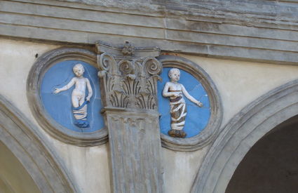 Istituto degli Innocenti, Piazza Santissima Annunziata