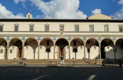 Istituto degli Innocenti, Piazza Santissima Annunziata