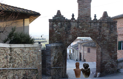 La Porta del Sole, una delle tre porte per accedere al borgo medievale di Chianciano Terme