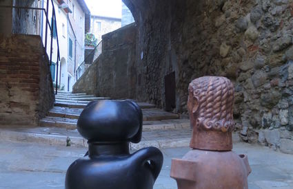 Strada che conduce in paese da Porta San Giovanni