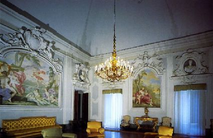 The living room on the piano nobile inside the villa