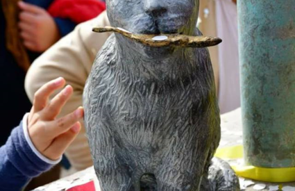 The statue of the cat Ettore on the Viareggio pier