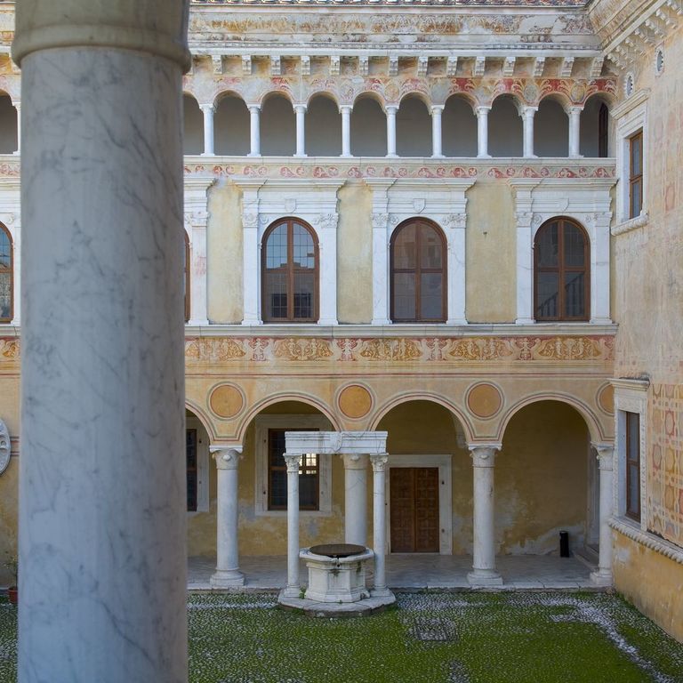Renaissance courtyard, Castello Malaspina, Massa