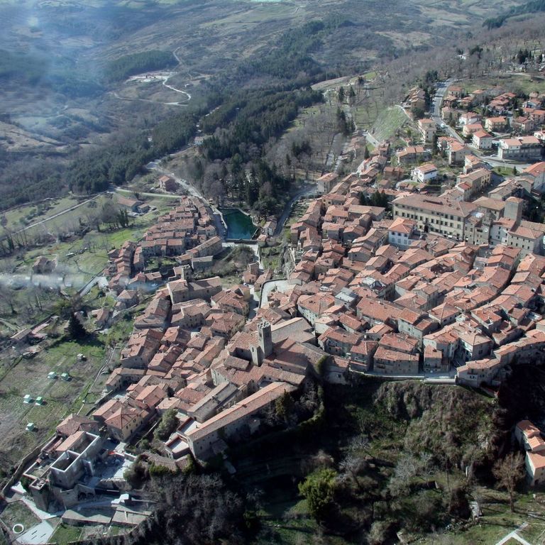 Santa Fiora, foto aerea