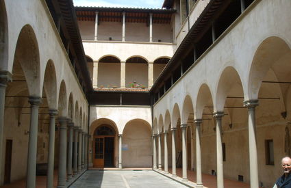 Cortile delle donne, Istituto degli Innocenti, Piazza Santissima Annunziata