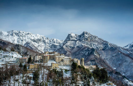 Il paese di Pruno in inverno