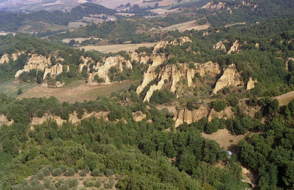 Il Valdarno, per i suoi dolci declivi e la presenza del fiume Arno, ha da sempre affascinato viaggiatori, poeti e artisti come Masaccio e Da Vinci