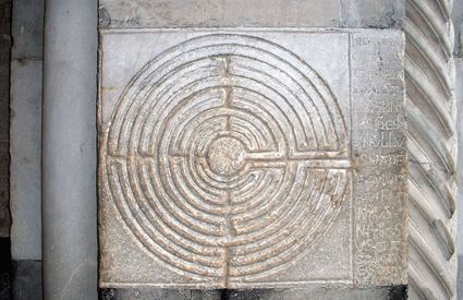 Lucca, labirinto nella cattedrale di San Martino