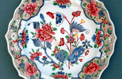 Piatto con fiori all'orientale, Richard Ginori, Manifattura di Doccia, Sesto Fiorentino