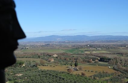 Veduta della Valdichiana dai giardinetti in paese, in prossimità di Piazzolina dei Soldati 