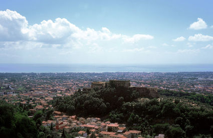 Veduta di Massa, Il Castello e la costa