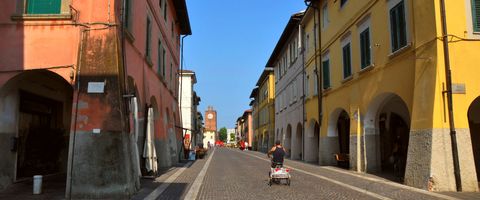 Cascina, corso Matteotti con torre dell'Orologio