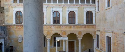 Il cortile rinascimentale, Castello Malaspina, Massa