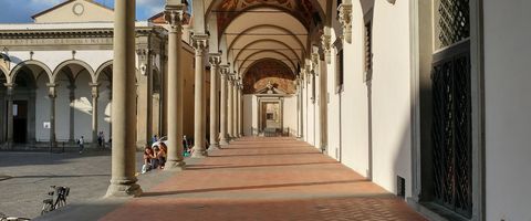 Istituto degli Innocenti, Piazza Santissima Annunziata