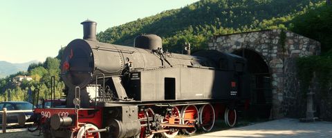 Piazza al Serchio, Locomotiva