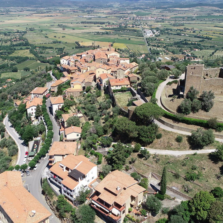 Il borgo di Scarlino